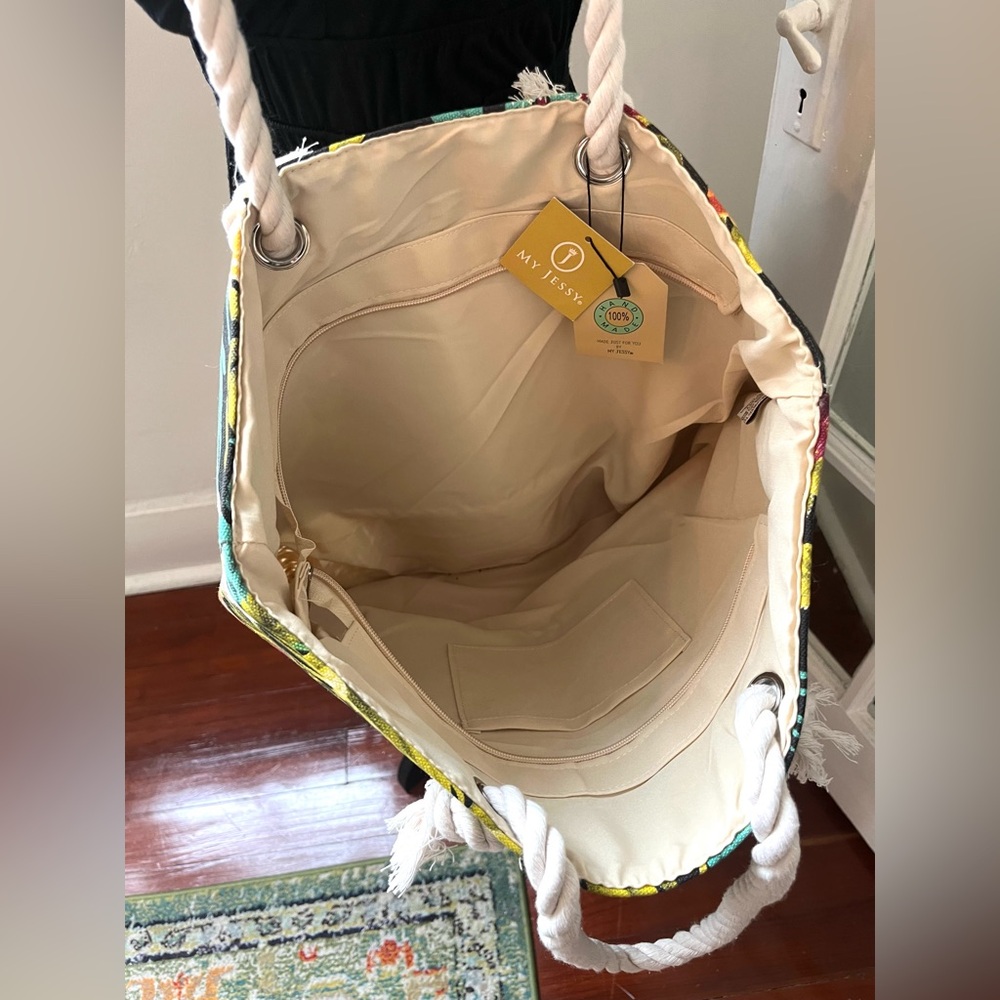 NWT Tropical Tote - Picture 4 of 4